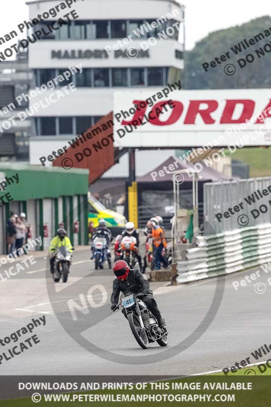 Vintage motorcycle club;eventdigitalimages;mallory park;mallory park trackday photographs;no limits trackdays;peter wileman photography;trackday digital images;trackday photos;vmcc festival 1000 bikes photographs